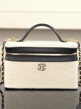 Classic CHANEL Bags: A Stylish and Versatile Choice for Elegance